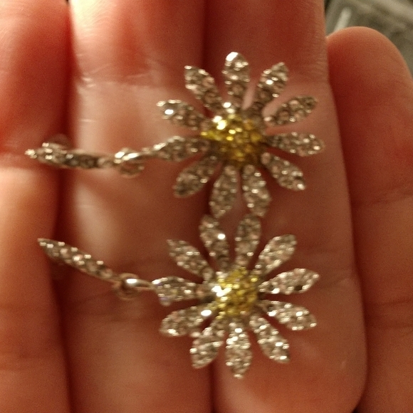 Beautiful Daisy Dangle Drop Earrings Bling Silver-tone Yellow Rhinestone Flower - Picture 6 of 12